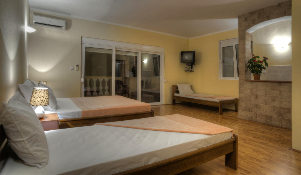 Castellamare Residence Petrovac Номер фото