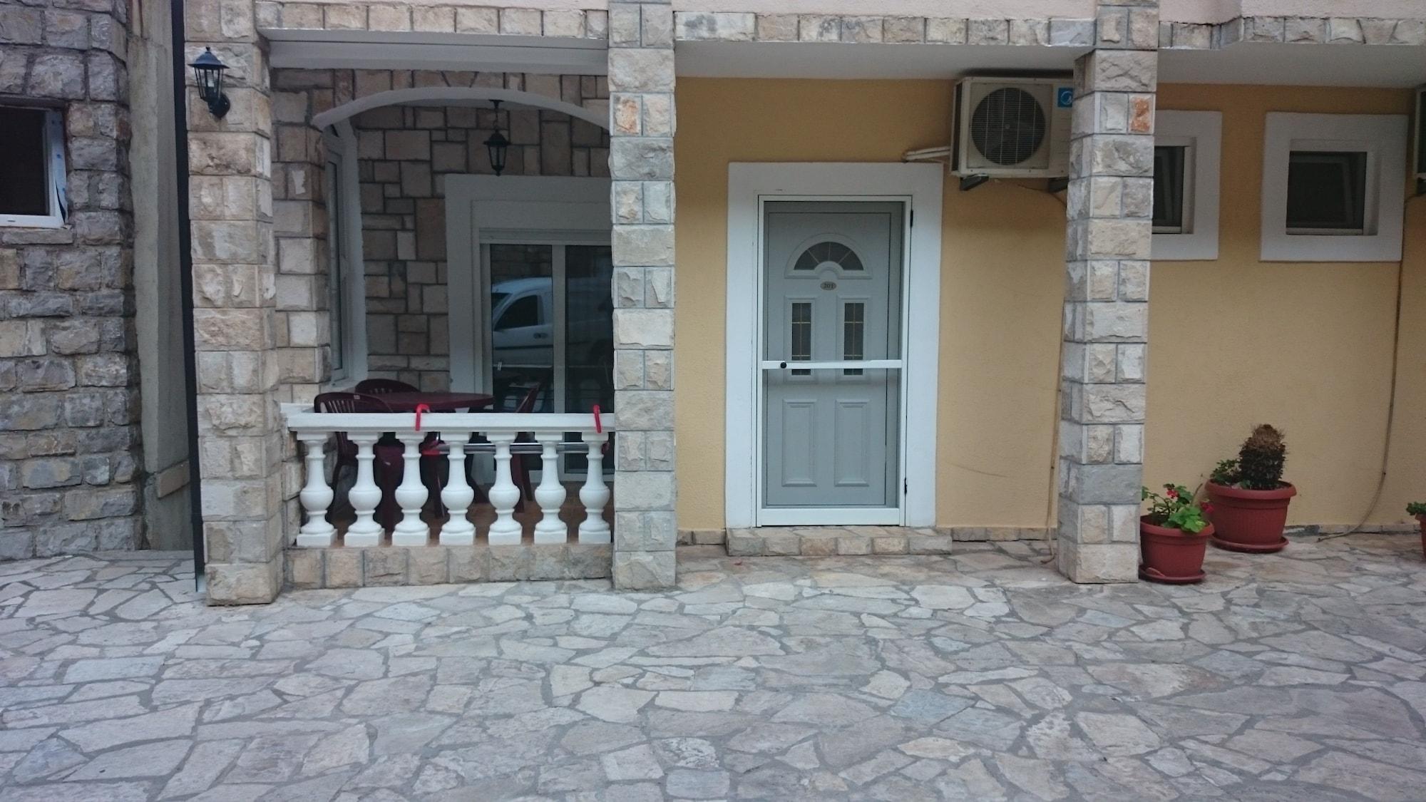 Castellamare Residence Petrovac Екстер'єр фото