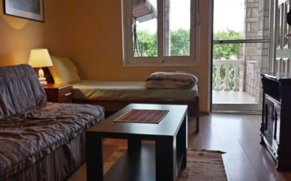 Castellamare Residence Petrovac Екстер'єр фото
