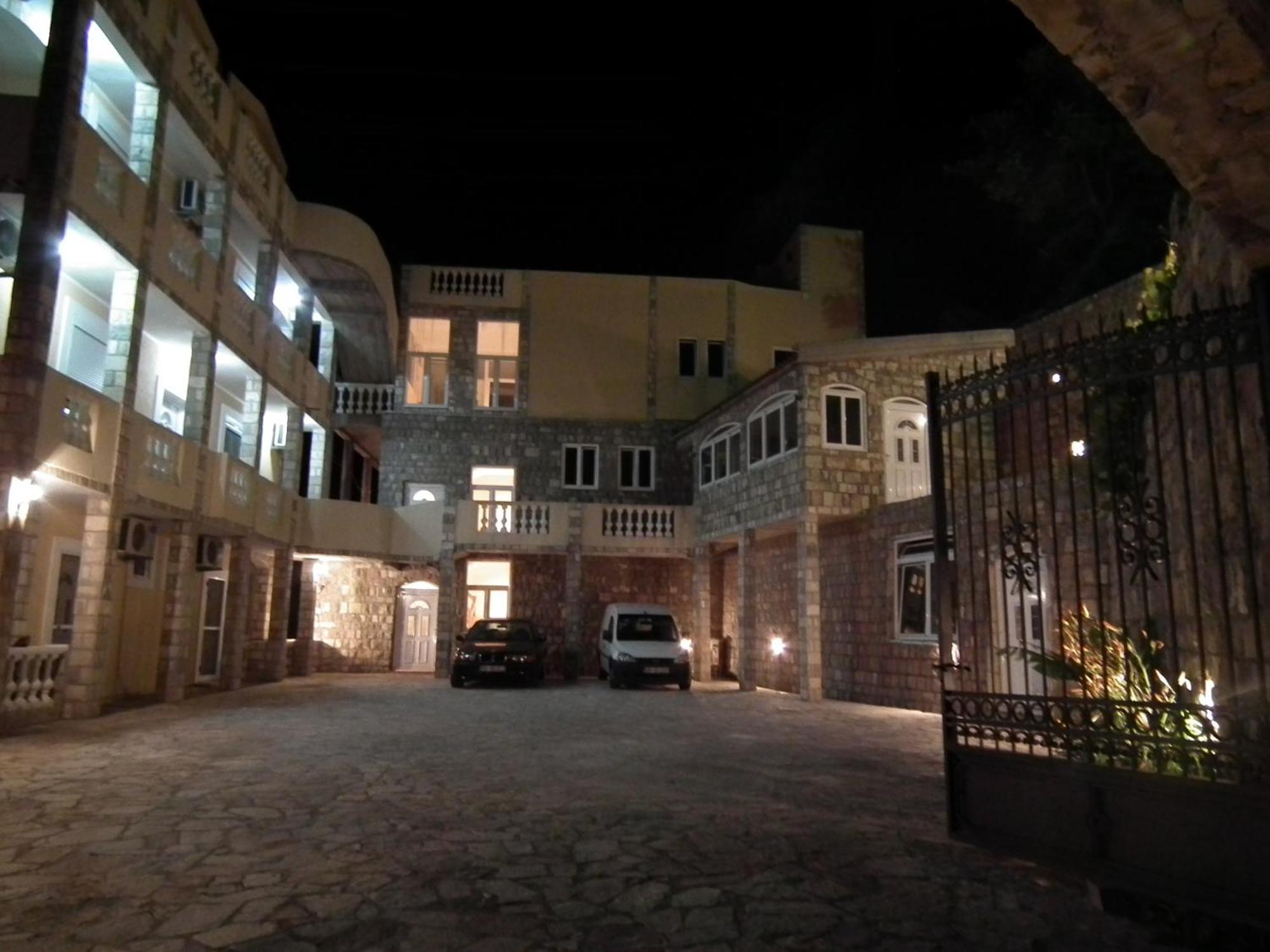 Castellamare Residence Petrovac Екстер'єр фото