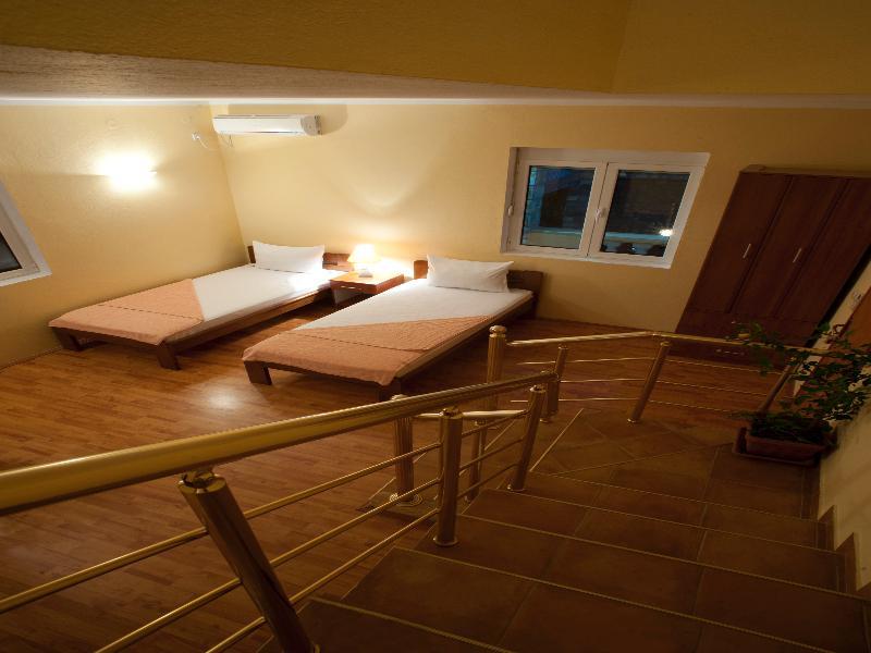 Castellamare Residence Petrovac Екстер'єр фото