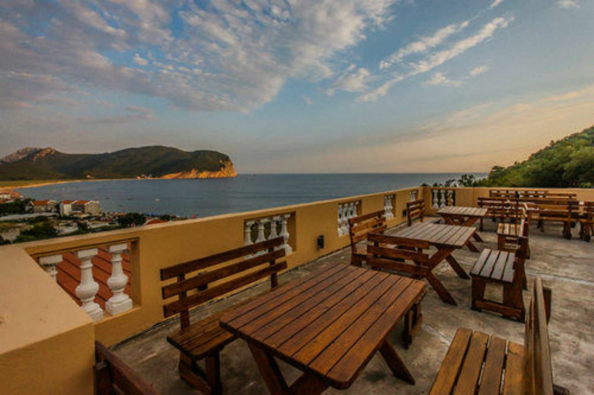 Castellamare Residence Petrovac Екстер'єр фото