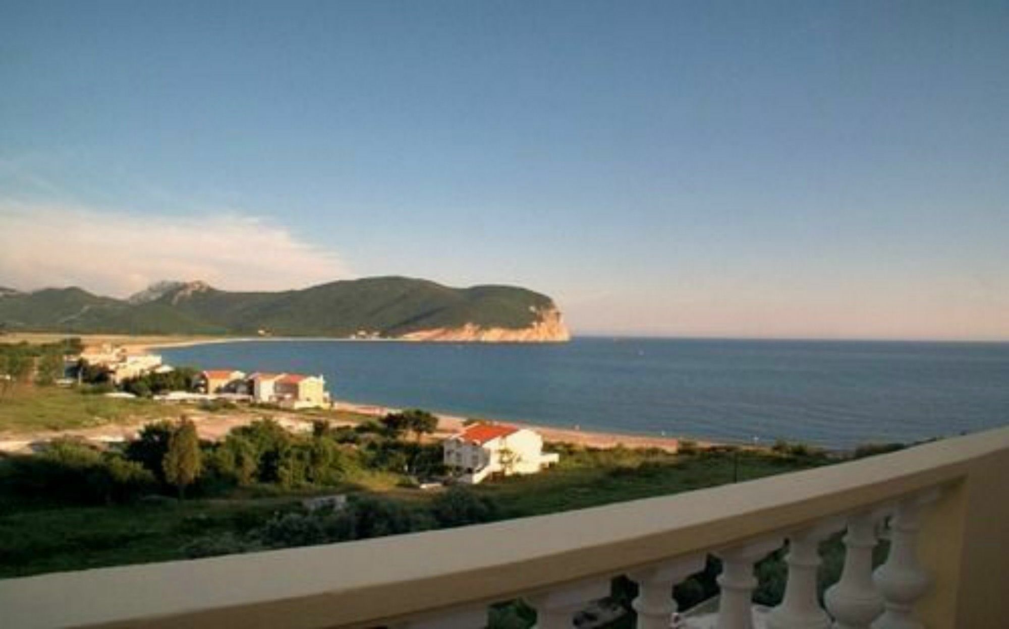Castellamare Residence Petrovac Екстер'єр фото